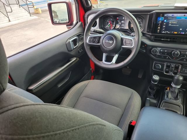 Used 2024 Jeep Wrangler Unlimited Sahara AWD/4WD image 13