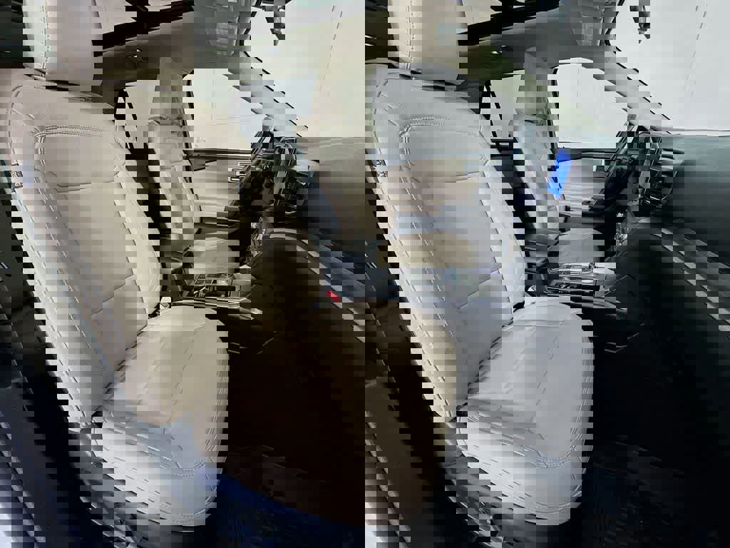 Certified 2020 Ford Explorer XLT w/ Equipment Group 202A image 18