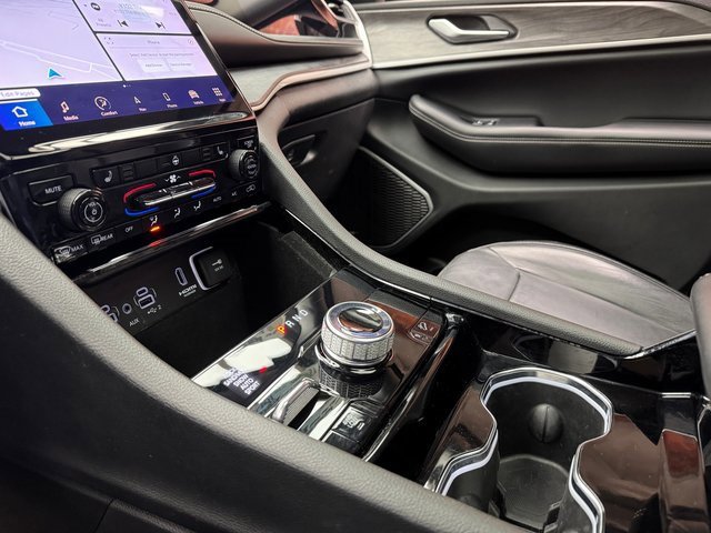 Used 2022 Jeep Grand Cherokee Limited 4xe image 20