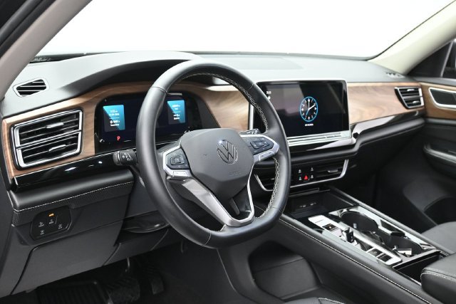 Used 2025 Volkswagen Atlas SE FWD image 16