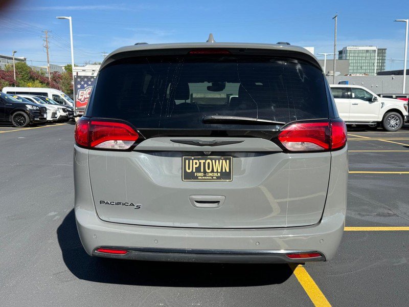 Used 2020 Chrysler Pacifica Touring-L Plus w/ Advanced Safetytec Group FWD image 5