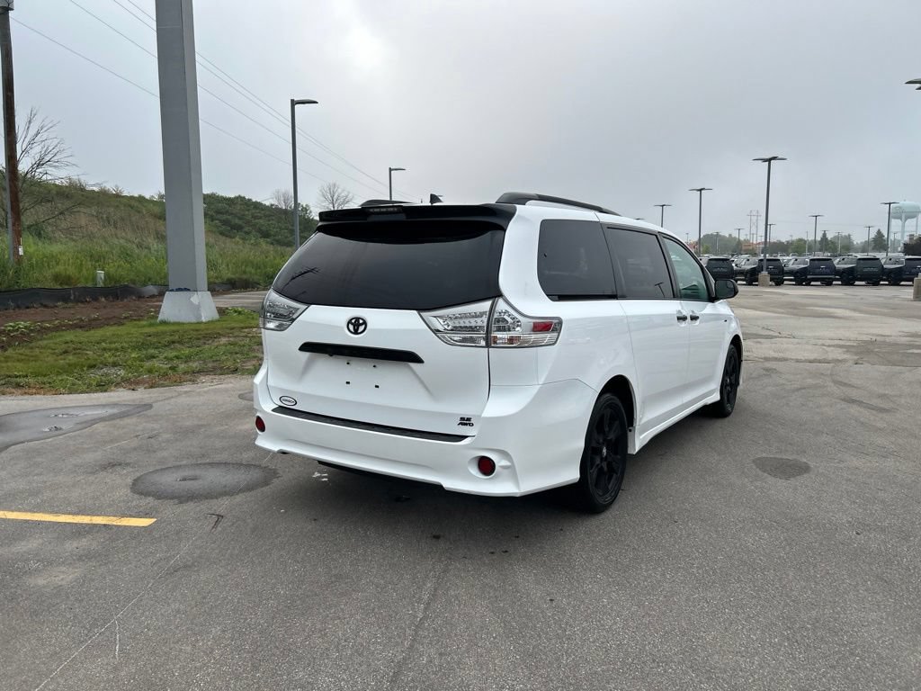 Used 2020 Toyota Sienna SE w/ Nightshade Edition AWD/4WD image 7