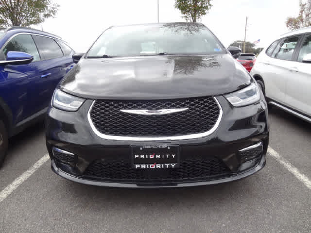 Used 2025 Chrysler Pacifica Select FWD image 2