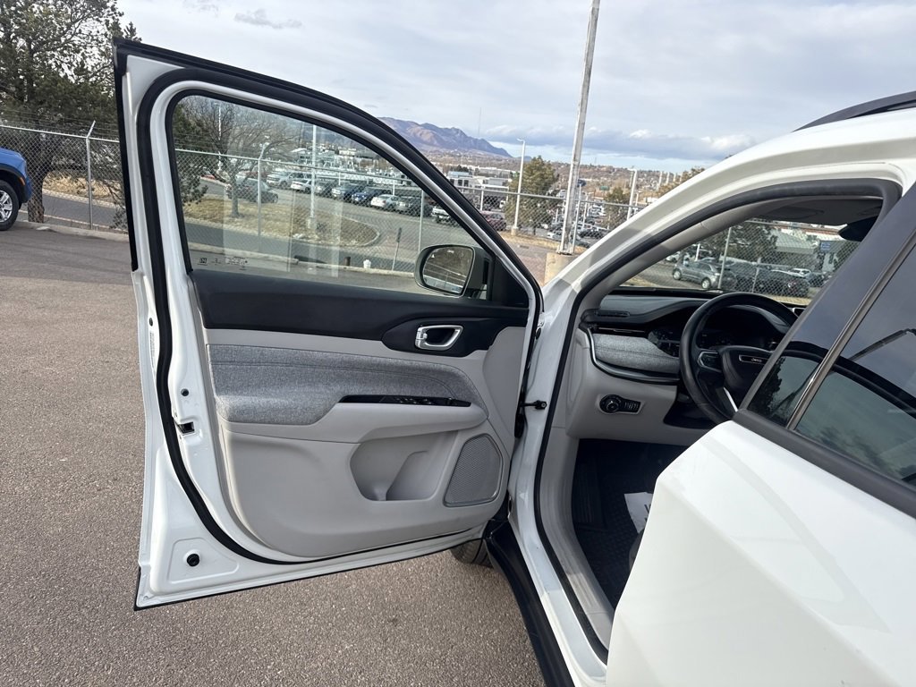 Used 2022 Jeep Compass Latitude w/ Convenience Group image 10