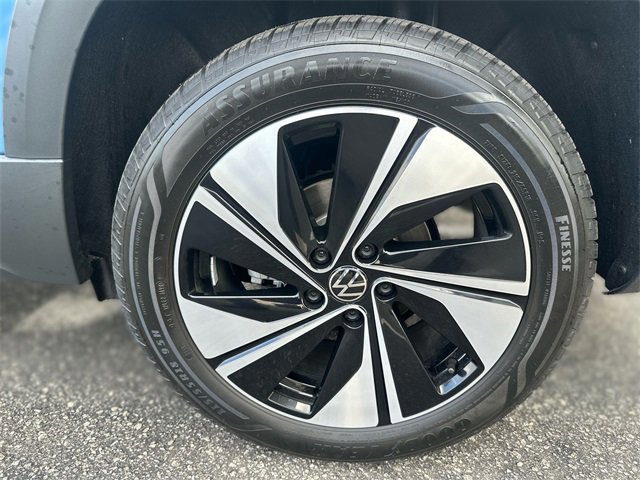 Used 2025 Volkswagen Taos SE image 10