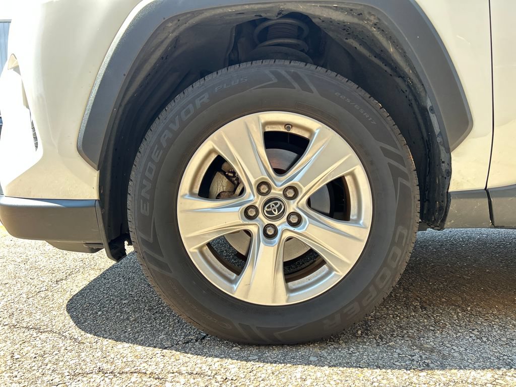 Used 2019 Toyota RAV4 XLE FWD image 7