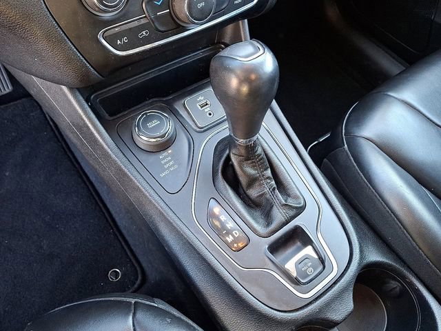 Used 2019 Jeep Cherokee Latitude Plus w/ Cold Weather Group image 23