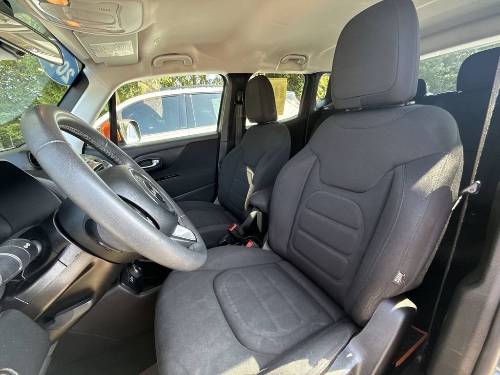 Used 2018 Jeep Renegade Latitude AWD/4WD image 11