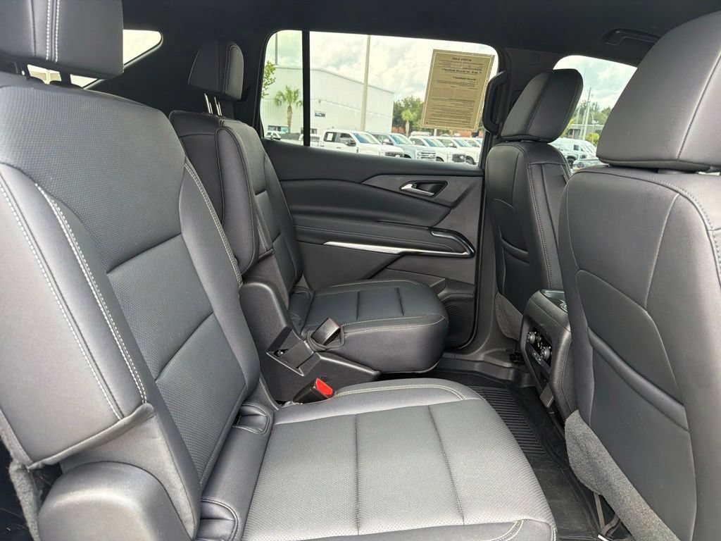 Used 2025 Chevrolet Traverse LT w/ Driver Confidence Package FWD image 33