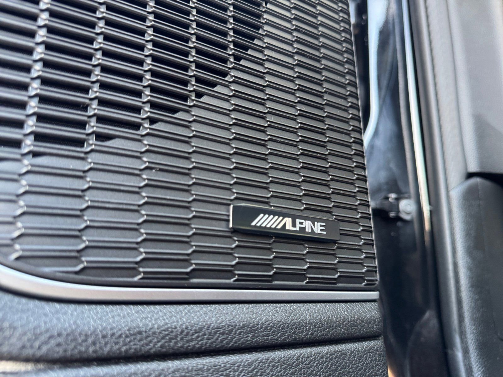 Used 2022 Jeep Grand Cherokee L Limited w/ Black Appearance Package image 21