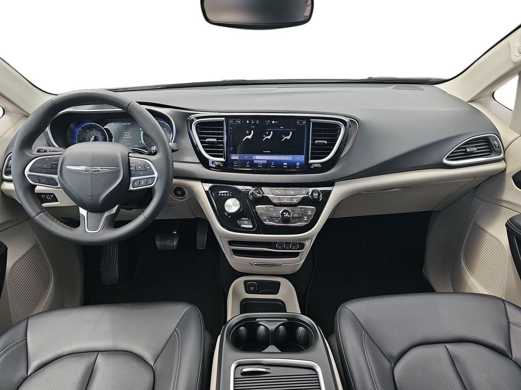 Used 2024 Chrysler Pacifica Touring-L FWD image 9