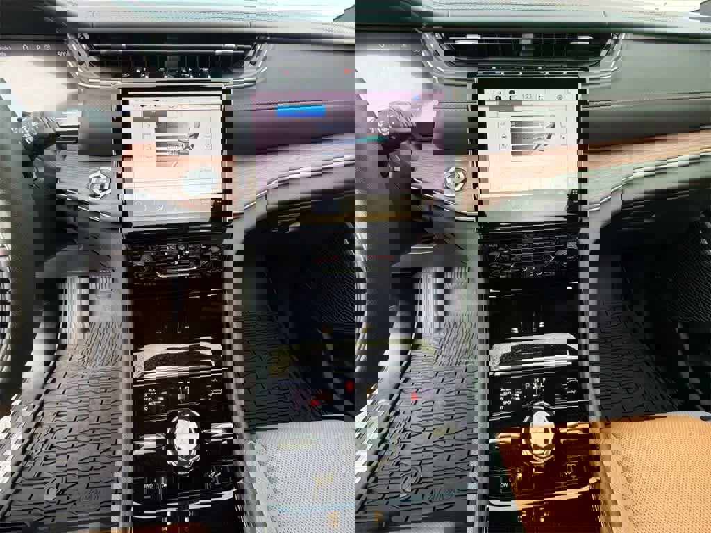 Used 2023 Jeep Grand Cherokee Summit w/ Luxury Tech Group V image 27