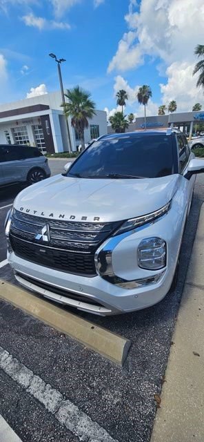 Used 2023 Mitsubishi Outlander SEL FWD image 2