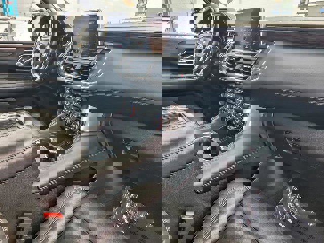 Used 2021 Chevrolet Suburban LT image 30