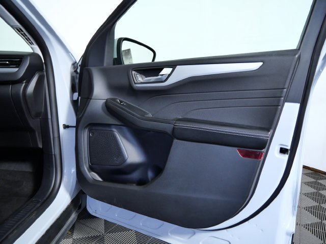 Certified 2025 Ford Escape Platinum AWD/4WD image 10