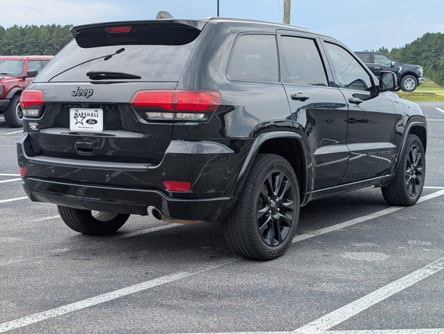 Used 2020 Jeep Grand Cherokee Altitude RWD image 4