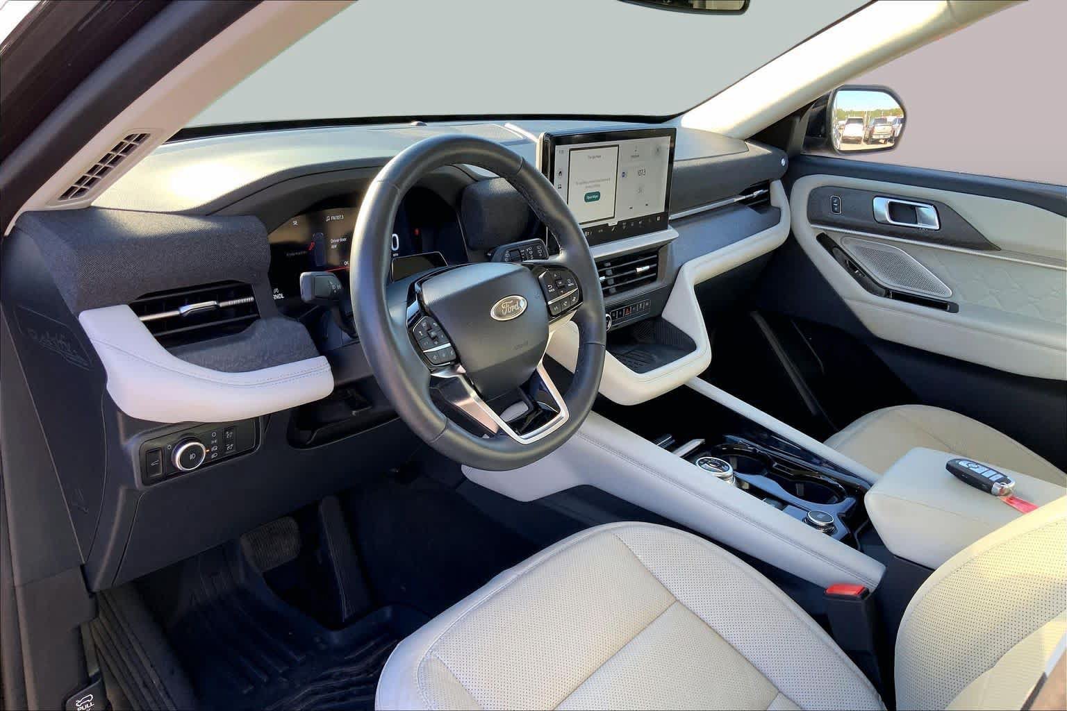 Certified 2025 Ford Explorer Platinum w/ Ultimate Package RWD image 17