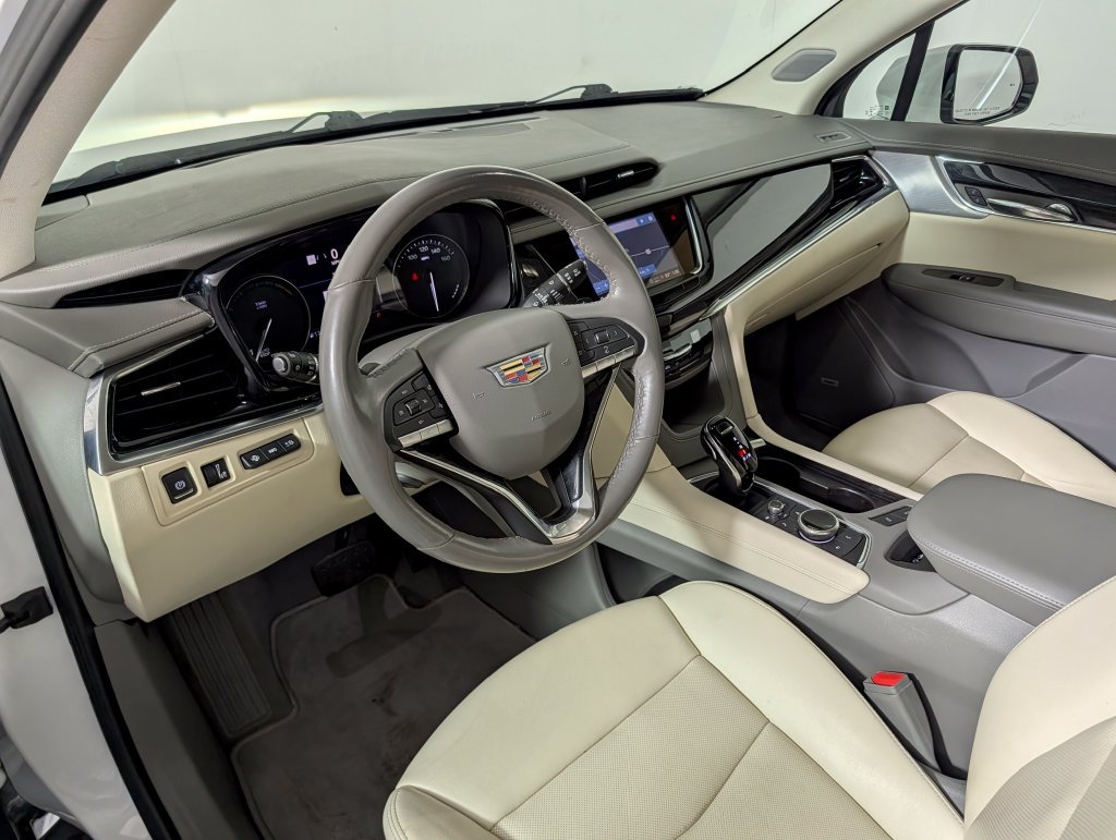 Used 2023 Cadillac XT6 Premium Luxury w/ Technology Package FWD image 25