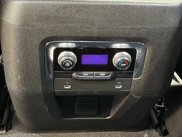 Used 2023 GMC Yukon SLT image 36