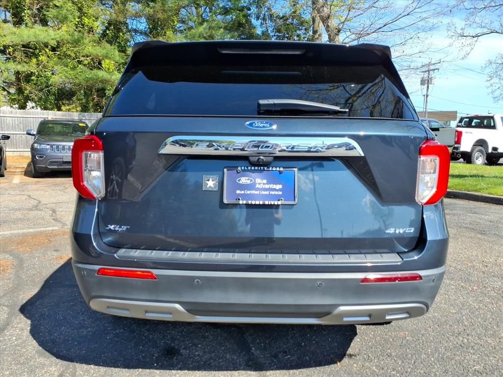 Certified 2022 Ford Explorer XLT w/ Equipment Group 202A AWD/4WD image 3