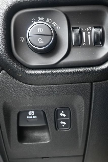 Used 2019 RAM 1500 Laramie AWD/4WD image 8