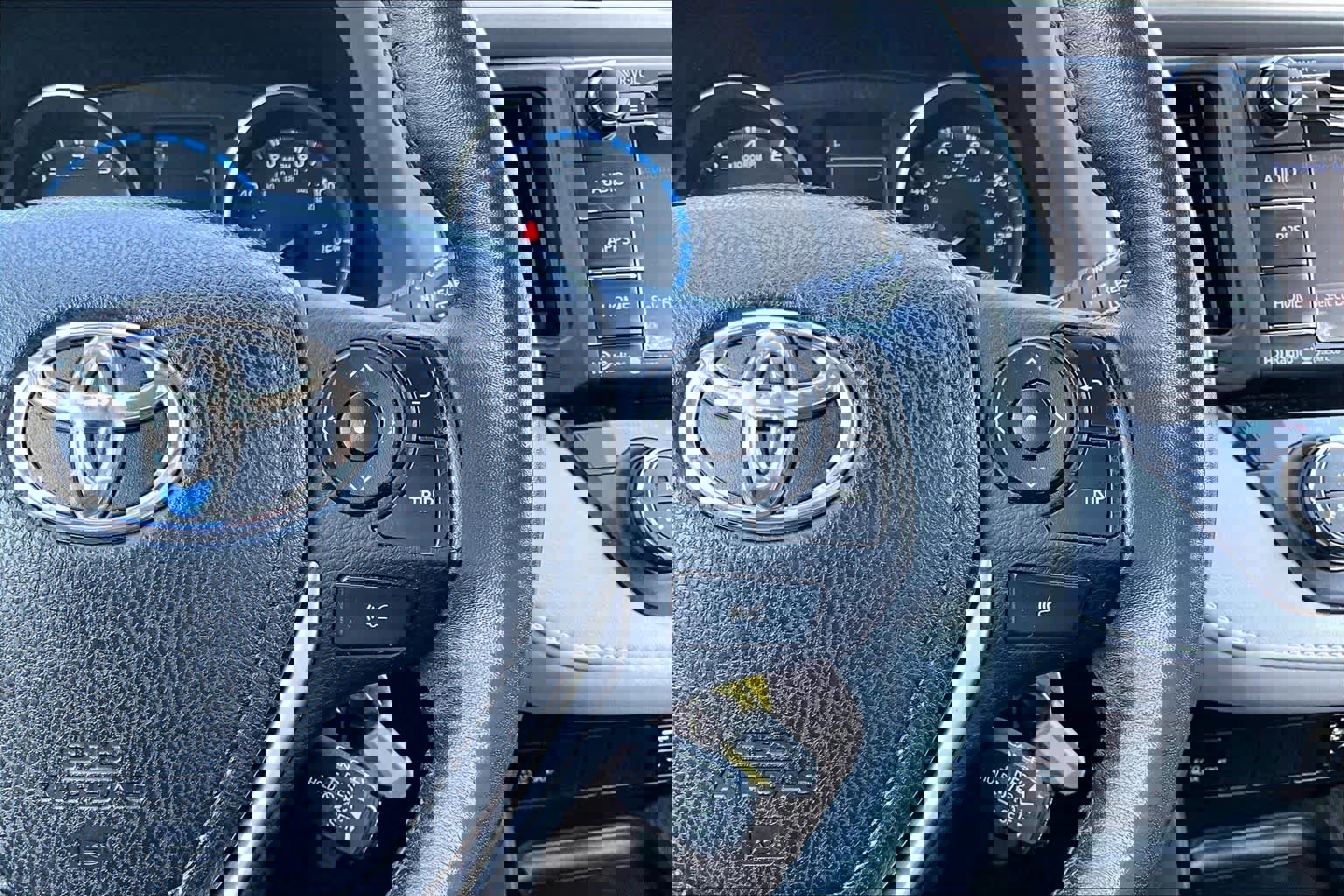 Used 2017 Toyota RAV4 XLE w/ All Weather Liner Package AWD/4WD image 27