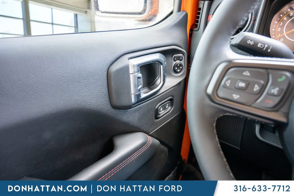 Used 2025 Jeep Wrangler Unlimited Rubicon w/ Convenience Group AWD/4WD image 19