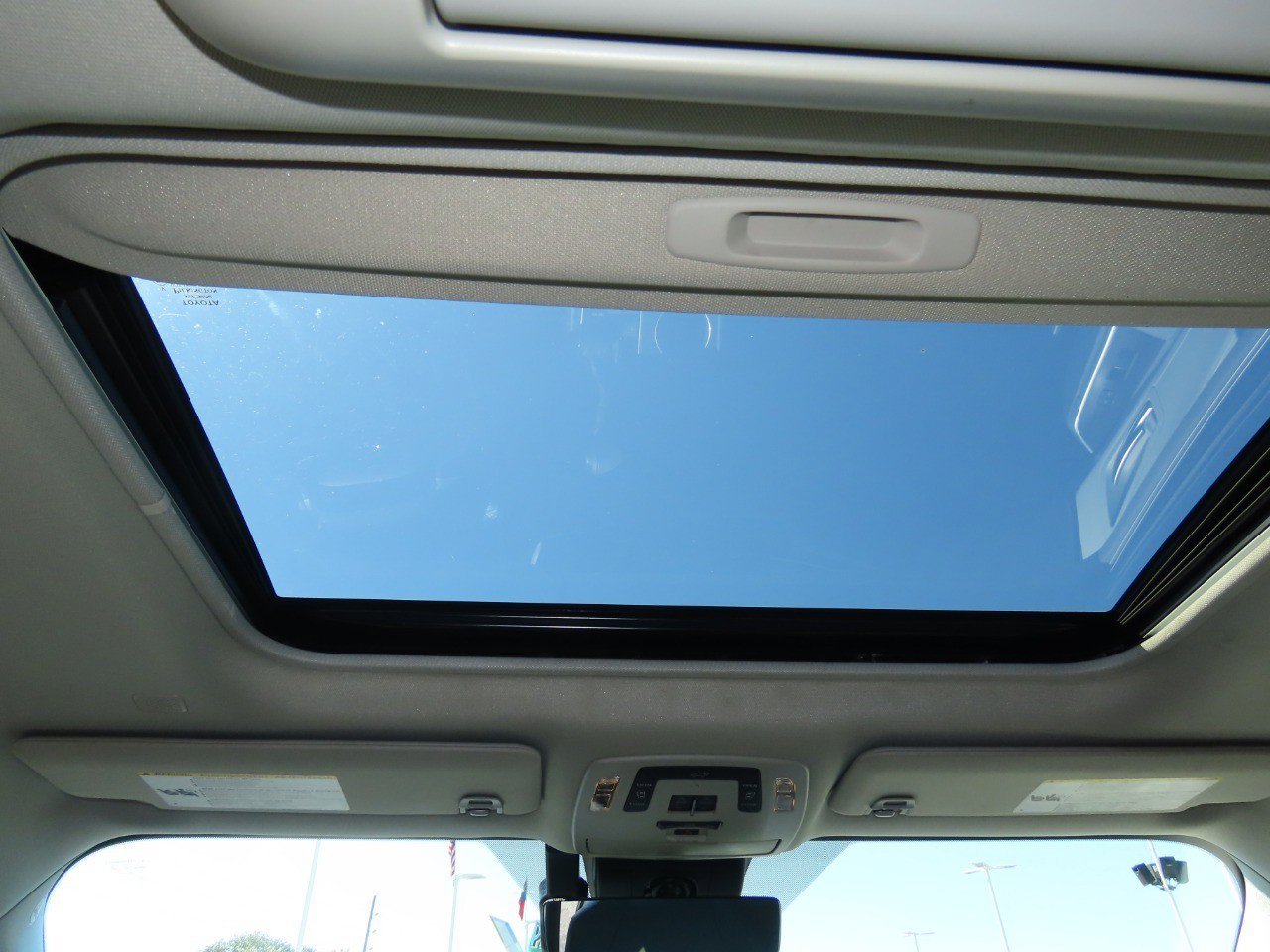 Used 2023 Toyota Sienna Limited image 24