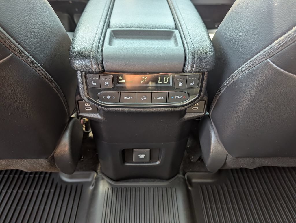 Used 2024 Toyota Grand Highlander AWD image 29