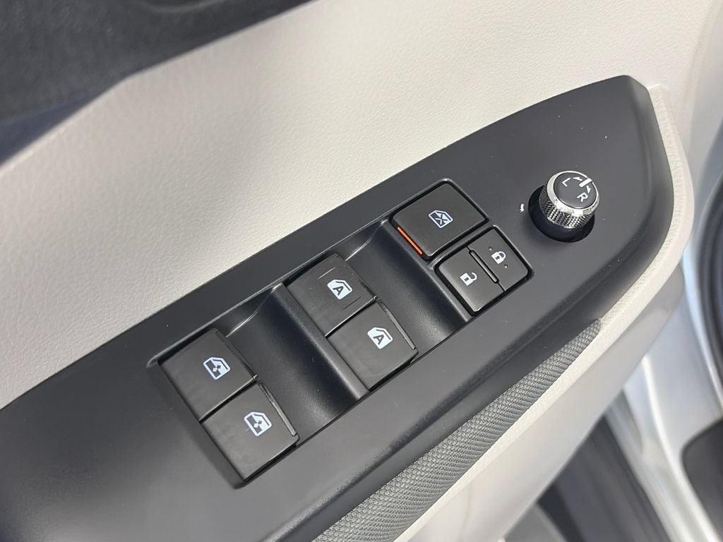 Used 2017 Toyota Highlander LE FWD image 23