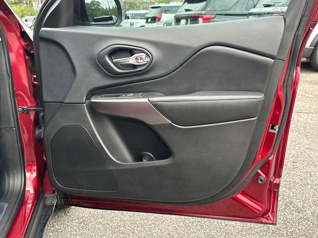 Used 2019 Jeep Cherokee Limited FWD image 14