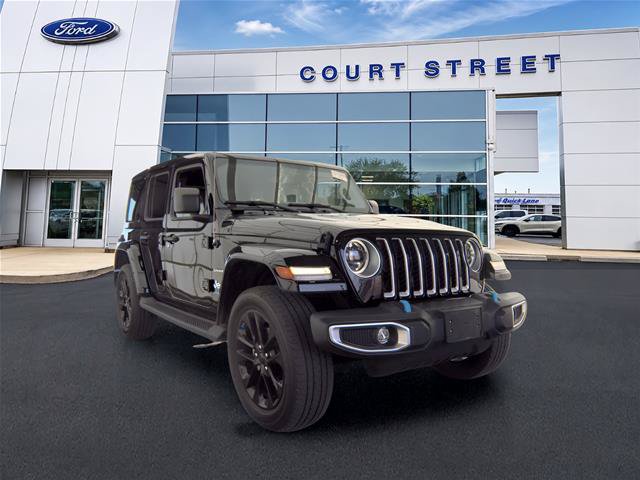Used 2023 Jeep Wrangler Unlimited Sahara w/ Cold Weather Group AWD/4WD image 3