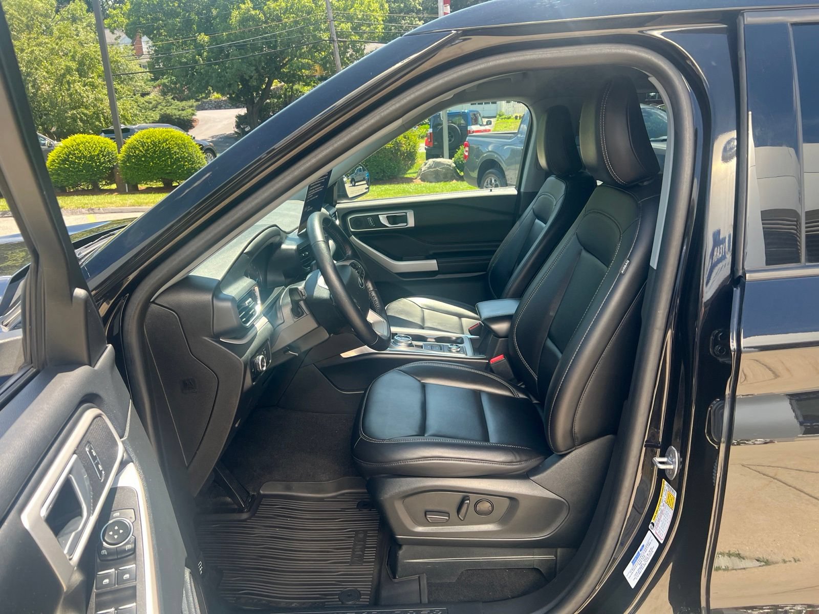 Certified 2023 Ford Explorer XLT w/ Equipment Group 202A AWD/4WD image 19