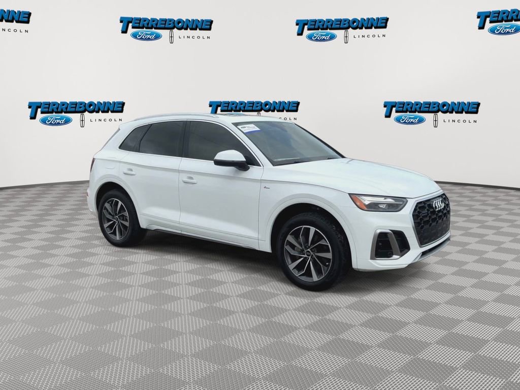 Used 2022 Audi Q5 2.0T Premium w/ Convenience Package AWD/4WD image 2