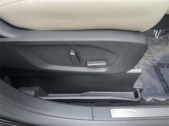 Certified 2022 Ford Edge Titanium image 30