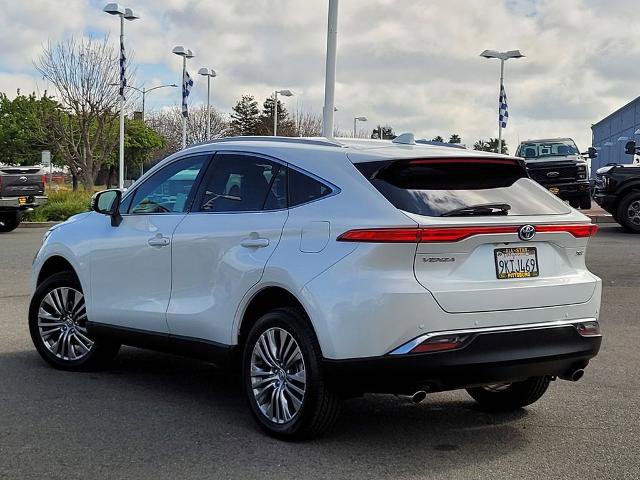 Used 2024 Toyota Venza XLE AWD/4WD image 3