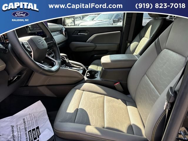 Used 2025 Chevrolet Colorado ZR2 w/ Technology Package AWD/4WD image 19