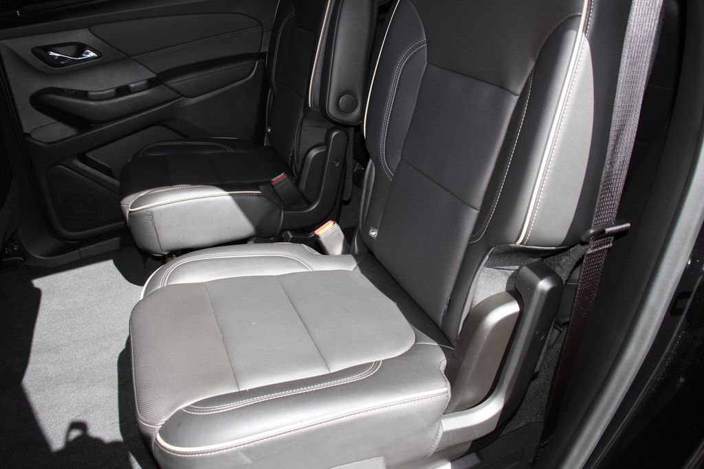 Used 2023 Chevrolet Traverse Premier w/ Redline Edition image 21