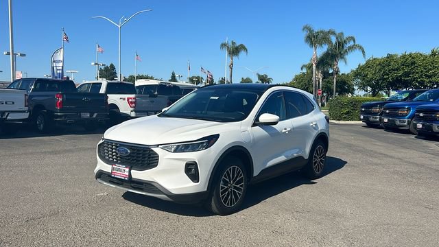 Certified 2025 Ford Escape SE w/ Class II Trailer Tow Package FWD image 8