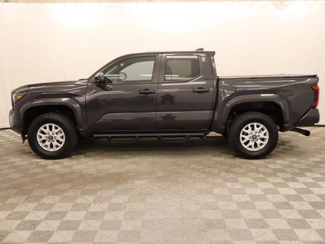 Used 2025 Toyota Tacoma SR5 AWD/4WD image 17