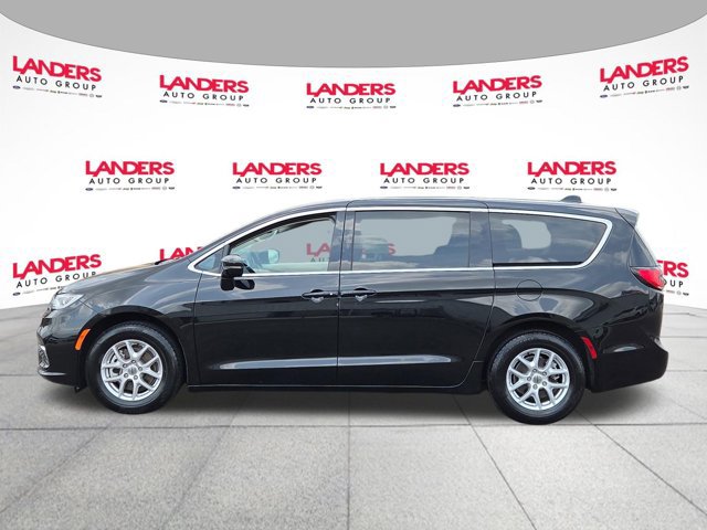 Used 2024 Chrysler Pacifica Touring-L FWD image 6