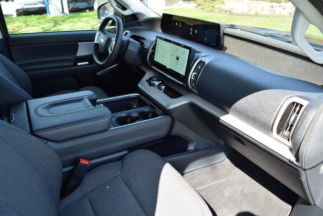 Certified 2025 Ford Expedition Active AWD/4WD image 15