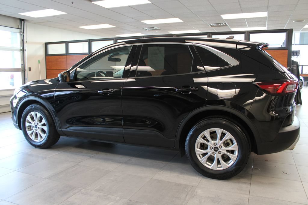 Certified 2024 Ford Escape Active w/ Cold Weather Package FWD image 8