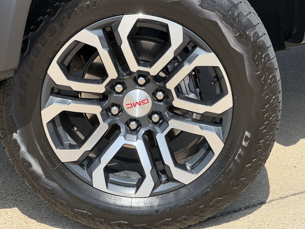 Used 2023 GMC Canyon AT4 w/ AT4 Premium Package AWD/4WD image 9