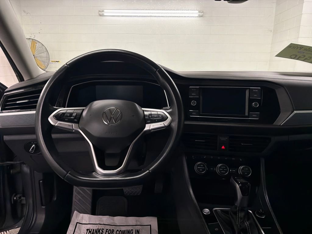 Used 2022 Volkswagen Jetta SE image 12