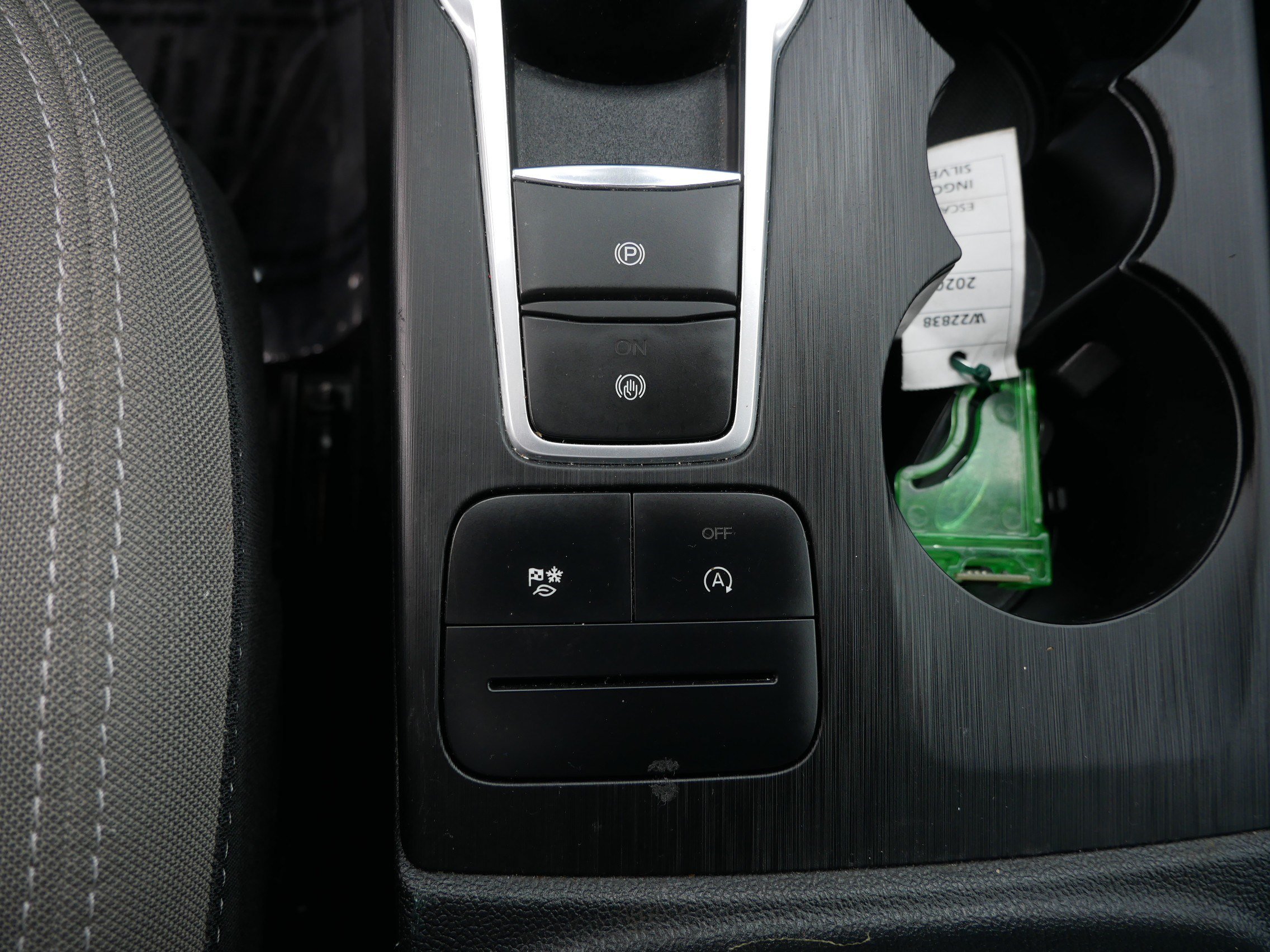 Certified 2020 Ford Escape SE AWD/4WD image 30
