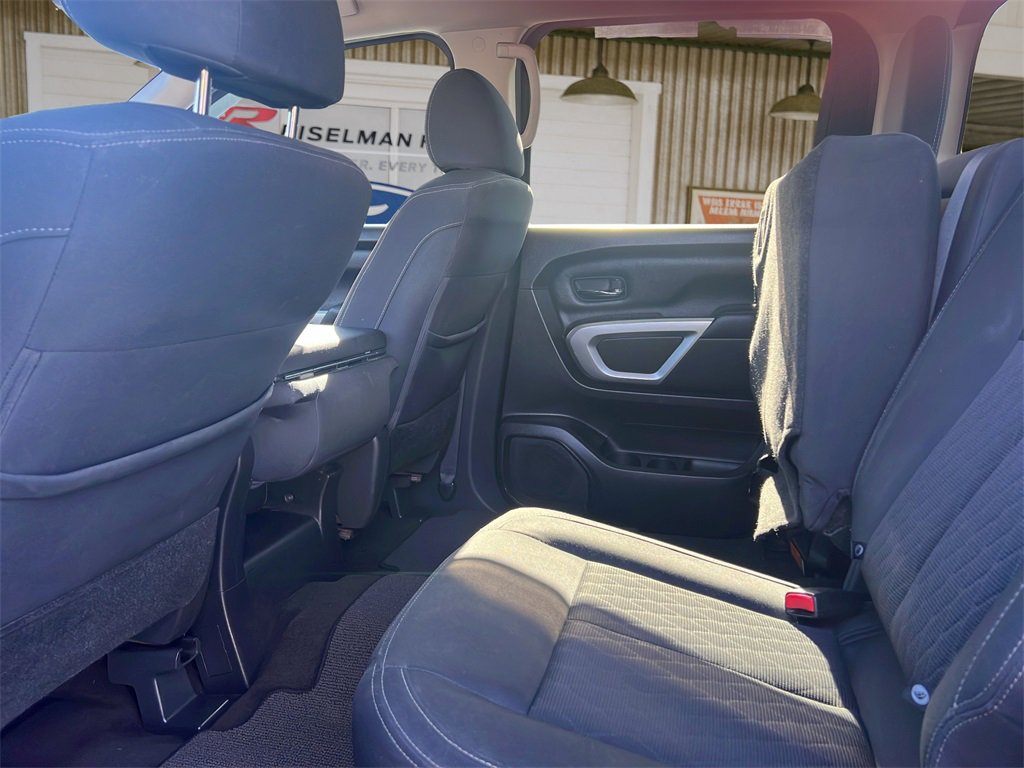 Used 2019 Nissan Titan SV image 23
