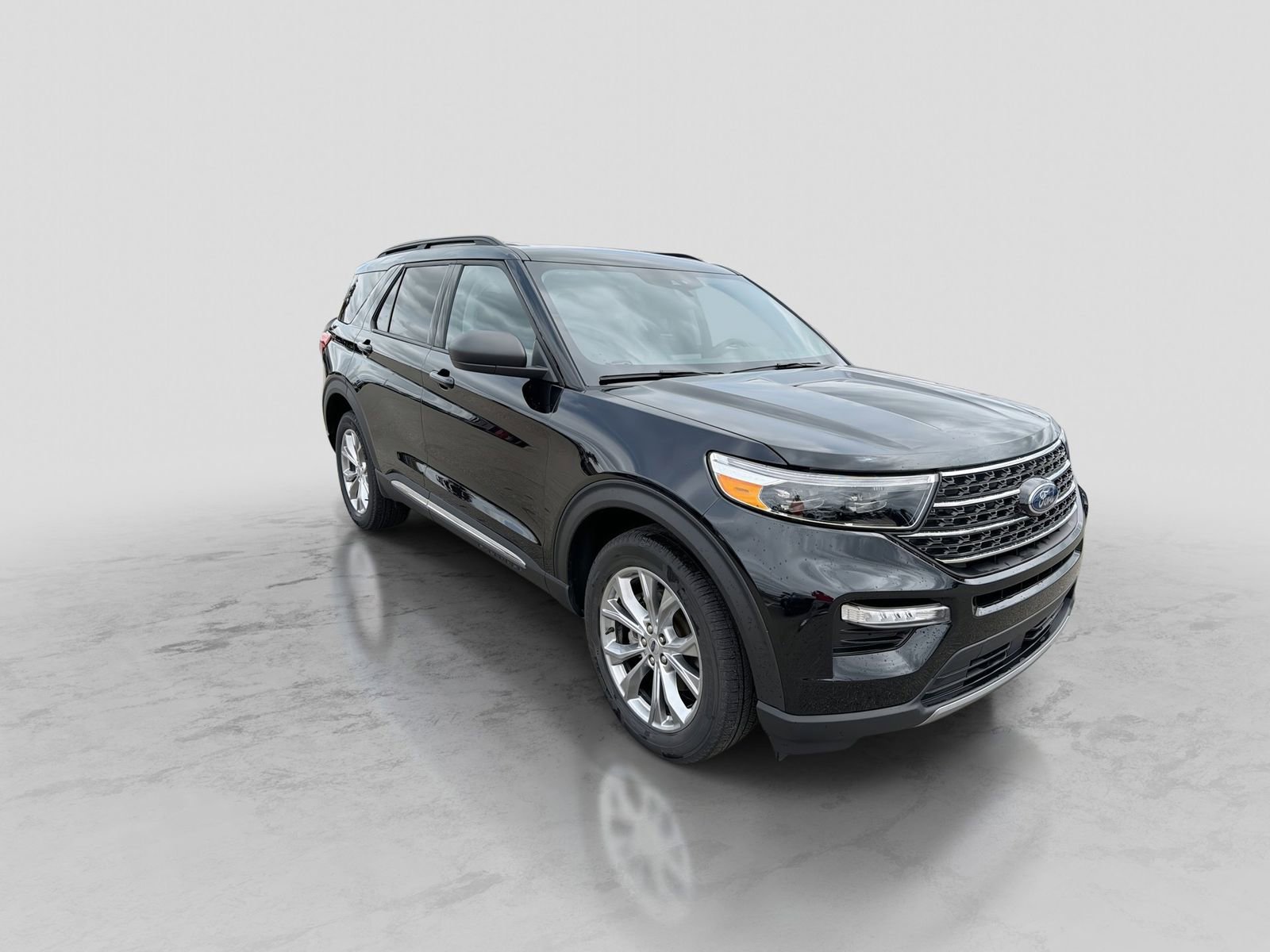 Certified 2024 Ford Explorer XLT w/ Equipment Group 202A AWD/4WD image 10