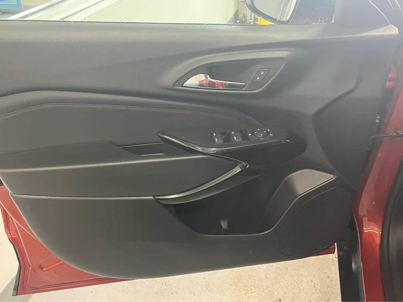 Used 2024 Chevrolet Trax RS w/ Driver Confidence Package FWD image 23