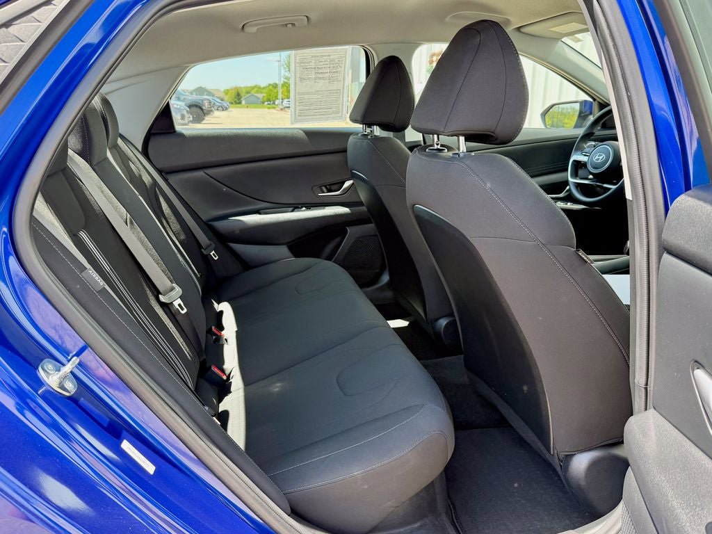 Used 2025 Hyundai Elantra Hybrid FWD image 18
